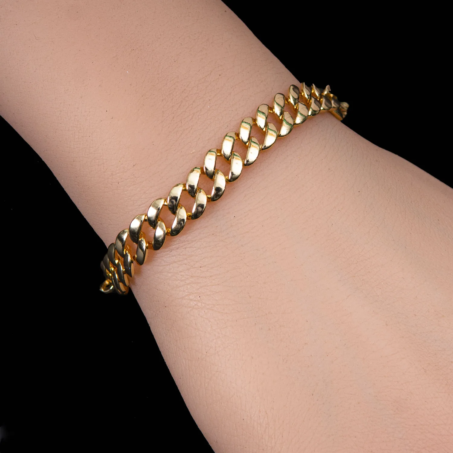 Classic Curb Luxe Bracelet
