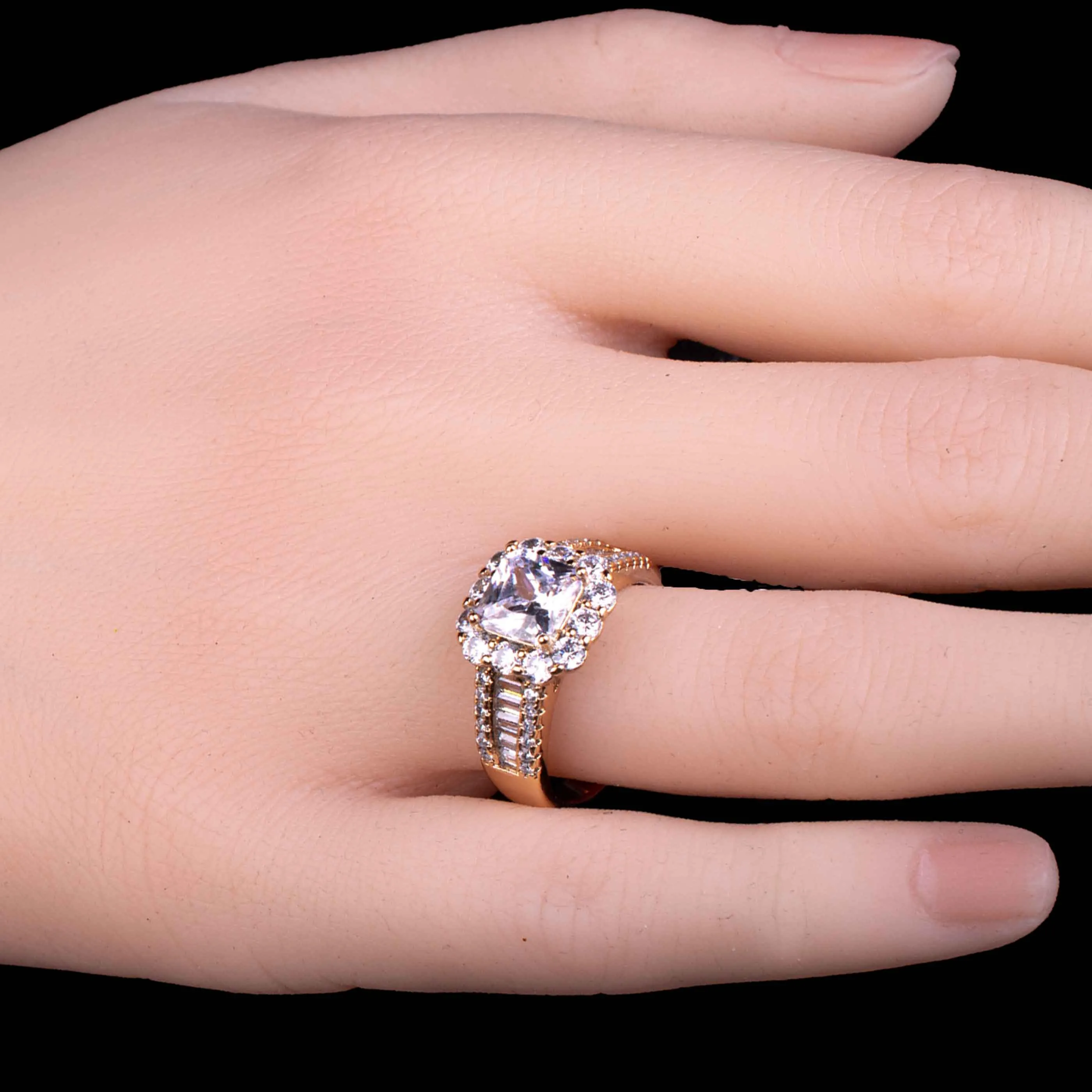 Zircon Cushion Halo Royal Gold Ring