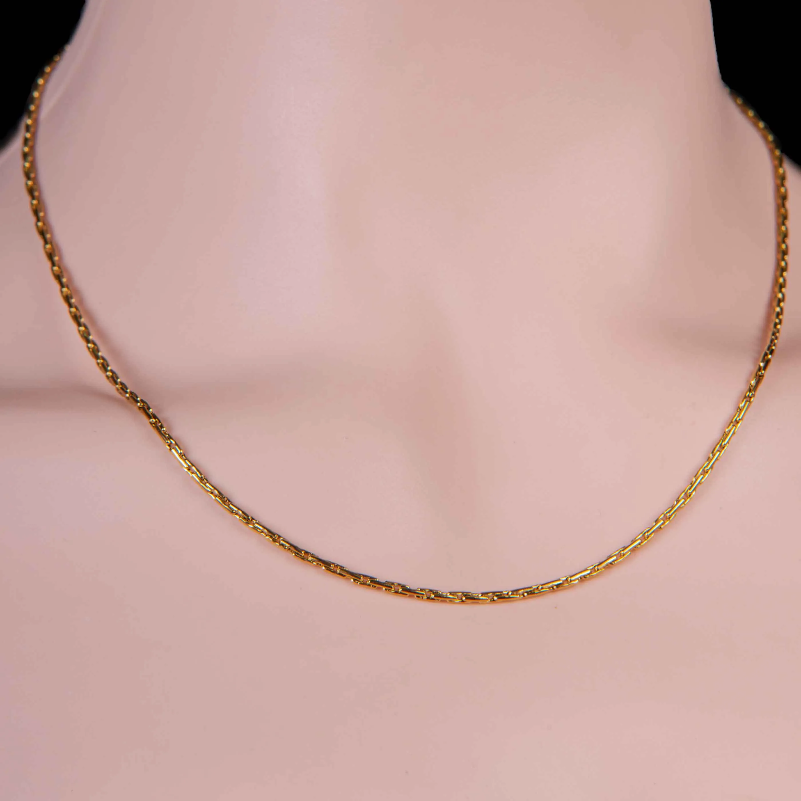 Gold Tone Vintage Pattern Minimalist Chain