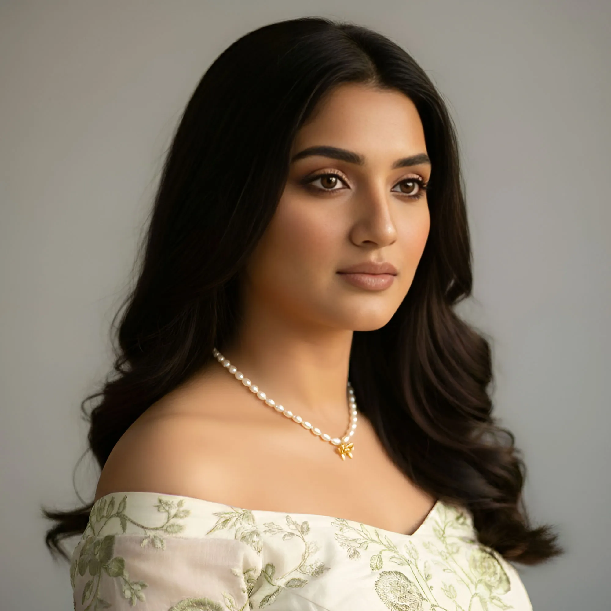 Gold Tone Pearl Pendant Necklace